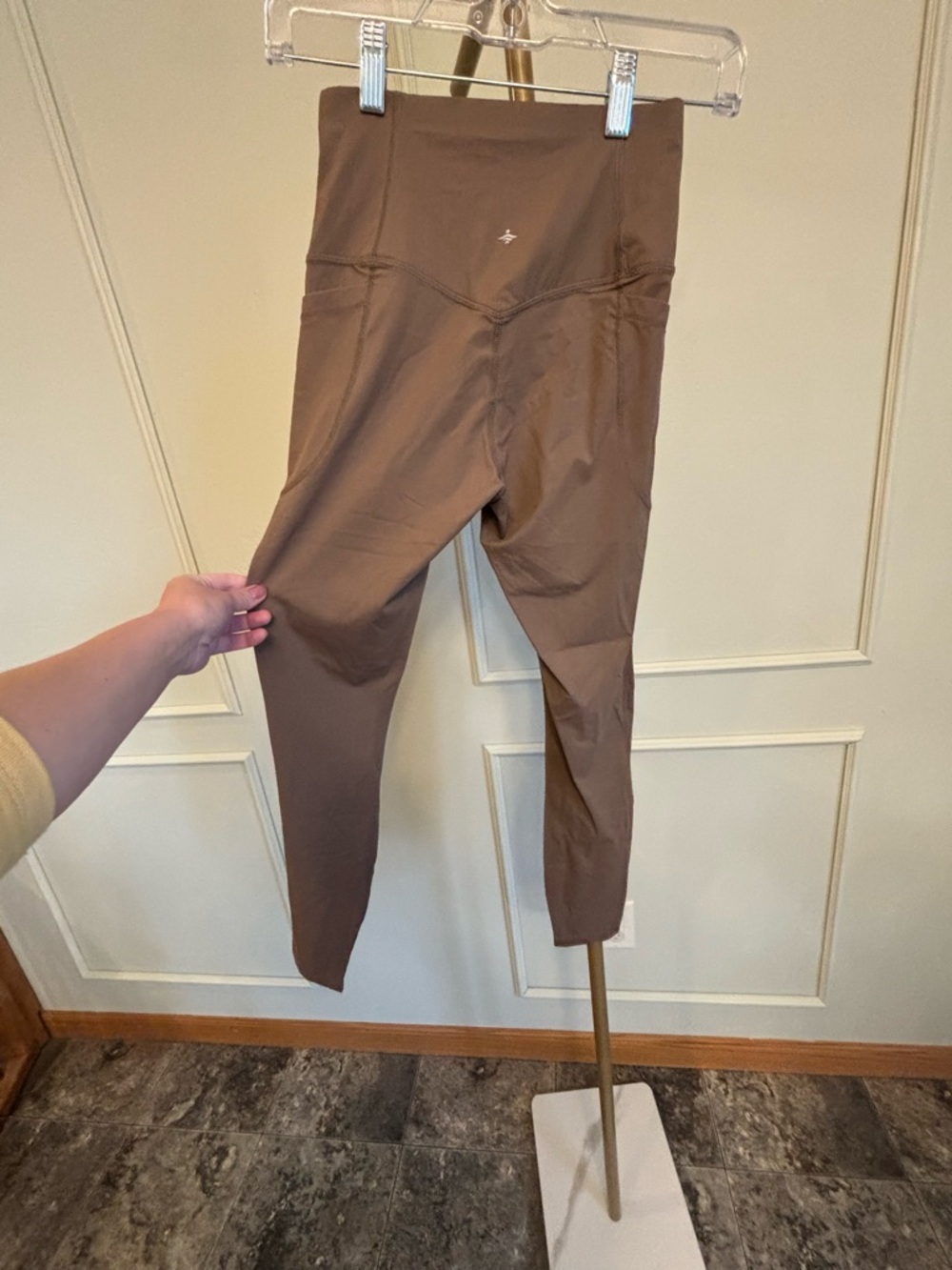 Halara High-Waisted Tummy Control Pocket Leggings — Lt Brown NWOT XS MSRP $45 - Picture 4 of 5